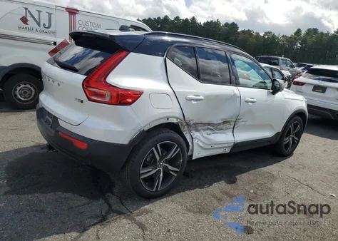 2021 Volvo Xc40 T5 R-Design z USA, uszkodzony, nr VIN YV4162UM3M2405076